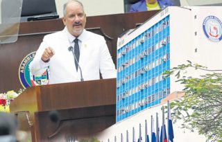 En su discurso como presidente del Legislativo, Herrera se comprometió a eliminar las “botellas”.