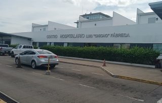 La víctima, Melitza Pinto, de 29 años, necesita con urgencia sangre tipo A+. Foto. Melquíades Vásquez