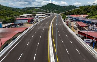 Viaducto del Corredor de las Playas que tiene longitud de 1.8 kilómetros y que va desde la autopista hasta el sector de La Pesa.  Cortesía