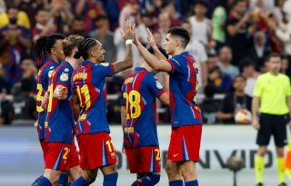 Jugadores del Barcelona festejan su quinto gol ante Athletic . Foto: EFE