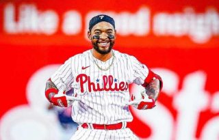 Edmudo Sosa sigue con los Filis. Foto: Instagram