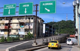 Son 12 puentes que serán reparados incluyendo el que conecta a Curundú con la Avenida 3 de noviembre. Foto: Archivo