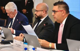 Autoridades del Tribunal Electoral durante la sesión de la CNRE del 7 de enero.  Cortesía