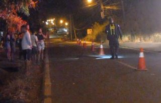 Las autoridades investigan este incidente de tránsito con el fin de dar con el responsable de este caso de atropello y fuga. Foto. Thays Domínguez