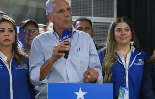 Los gobiernos de derecha reconocen a  Nasry Asfura como el mandatario electo de Honduras. Foto: EFE