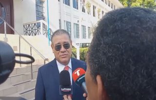  Pedro Meilán a su llegada al edificio Gil Ponce. Foto: Cristabel Escala 