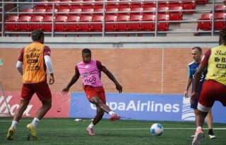 Kadir Barría en los entrenamientos de la selección mayor. Foto: FPF