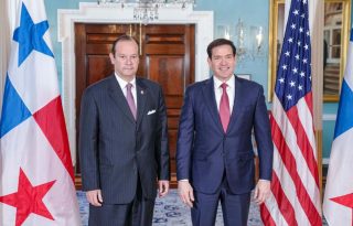 El ministro de Relaciones Exteriores de Panamá, Javier Martínez-Acha, junto al secretario de Estado de Estados Unidos, Marco Rubio. Foto: EFE