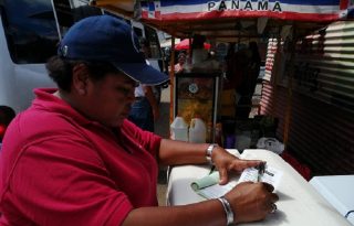  Los operativos, precisó Melo, se realizarán en diferentes horarios, para lo cual se ha habilitado personal, añadiendo que la intención del MINSA no es para 