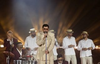 Bad Bunny, en el estadio Olímpico Félix Sánchez, en Santo Domingo (República Dominicana). Foto: EFE / Orlando Barría