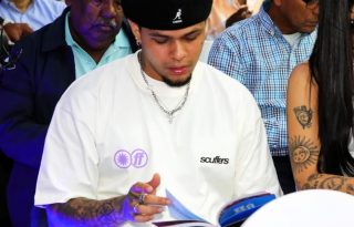 'El Tachi' en el lanzamiento del libro. Foto: Cortesía