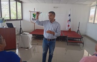 Unos 50 funcionarios recibieron un seminario sobre salud mental en Colón. Foto. Cortesía