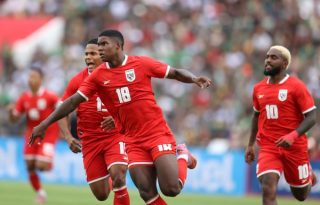 El panameño Kadir Barría (18), festeja su gol contra Bolivia. Foto: EFE