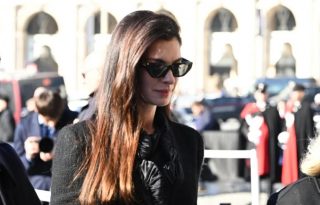 La actriz Anne Hataway, en el funeral de Valentino en Roma. Foto: EFE / EPA / Maurizio Brambatti