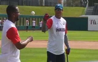 Rubén Rivera, manager de las Águilas, durante los entrenamientos del equipo con miras a la Serie de  la América. Foto: Captura