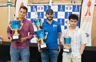 Roberto Sánchez (cent.) ganó el título en la rama masculina. Foto: Cortesía