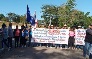 Durante la protesta, los policías jubilados hicieron un llamado enérgico al ministro de Seguridad Pública, Frank Ábrego, para que honre los acuerdos firmados . Foto. Melquíades Vásquez