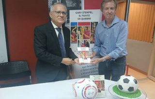 Álvaro Sarmiento (izq.) y Gary Stmpel, en la peresentación del libro. Foto: Jaime A. Chávez R.