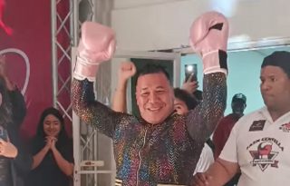 La Desvelada del Año es un evento que combina entretenimiento y combates amateurs protagonizados por figuras de redes sociales, y congregó a numerosos asistentes la noche del viernes. Foto. Tomada de Azuero Informa