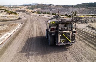 El Gobierno analiza la posibilidad de autorizar el procesamiento del material rocoso ya extraído de la mina de cobre. Foto: Cortesía 