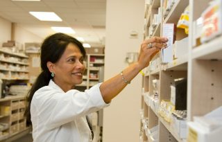 Las farmacias emergen como uno de los puntos de contacto más frecuentes entre los pacientes y el sistema de salud. 