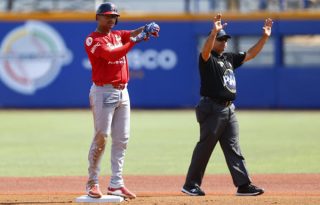 Christian Gabriel Bethancourt (izq.) de los Federales de Chiriquí. Foto:EFE