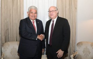 El presidente de la República, José Raúl Mulino, junto al presidente del Grupo BID, Ilan Goldfajn. Foto: Cortesía