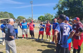 Preselección de sóftbol de Panamá durante los entrenamientos. Foto: Pandeportes