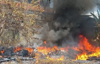 Las autoridades reiteraron que las quemas sin control representan un peligro latente, no solo para las viviendas y comercios, sino también para la salud de la población debido a la gran cantidad de humo que se genera. Foto. Melquíades Vásquez