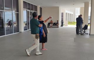 El juez Xavier Flórez ordenó la detención provisional de Marvin Serrano, además de imputarle cargos por el delito de femicidio doloso. Foto. Eric Montenegro