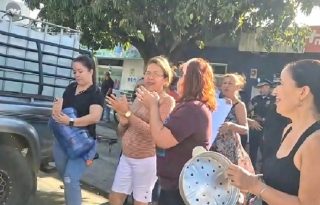 Durante la protesta se informó que el suministro alterno no ha sido constante ni suficiente para cubrir la demanda de las comunidades. Foto. Thays Domínguez
