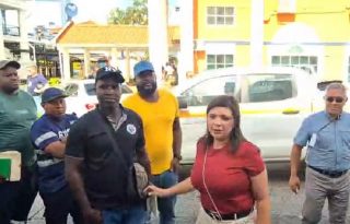 Ministra de trabajo Jackeline Muñoz, se reunió en la provincia de Colón con los trabajadores del Puerto de Cristóbal. Foto. Diómedes Sánchez