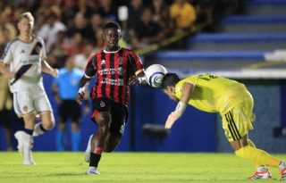 Sporting visita al Galaxy en la Concachampions. Foto: EFE