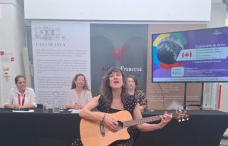 Sandrine-Pia Casto, Aude de Amorim (Francia), Patricia Atkison (Canadá) y Caroline Duchenne (cantante). Foto: Belys Toribio