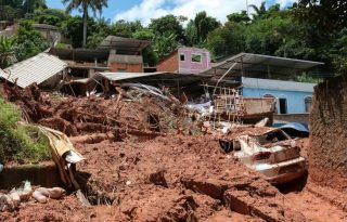 Zona afectada por fuertes lluvias en el barrio 3 Moinhos, en Juiz de Fora (Brasil). Foto: EFE