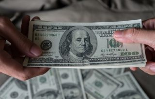 El salario promedio pretendido por los hombres durante enero fue de $1,031, mientras que el de las mujeres alcanzó los $973. Foto: Ilustración