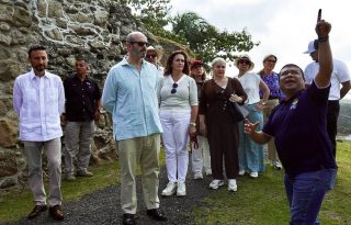 Presidente del Senado de España, Pedro Rollán en su recorrido. Foto: EFE