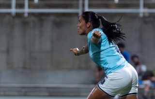 Rebeca Espinosa festeja su gol