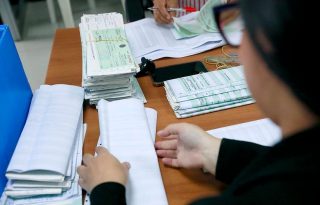 El Ifarhu aspirar a pagar con cuenta bancaria y eliminar los cheques. Foto: Archivo