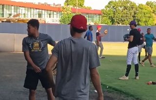 El equipo de Veraguas entrena en el estadio Omar Torrijos. Foto: Melquiades Vásquez A.