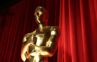 Réplica de una estatuilla de un Óscar. Foto: EFE