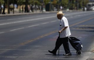 '¿Qué hace envejecer más?: dormir poco y mal', explica el neurocientífico Francisco Mora Teruel. Foto: EFE /  Elvis González