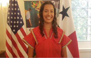 Celeste Noraian cuenta sobre su experiencia como voluntaria en el Cuerpo de Paz.  Foto: Fanny Arias