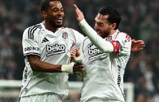 Michael Amir Murillo (izq.) festeja un gol del Beşiktaş ante el Kasimpasa en Turquía. Foto: @Beşiktaş JK 