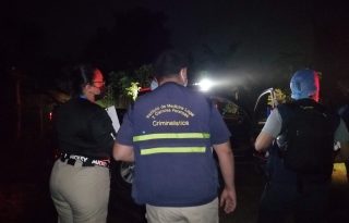 La víctima presentaba varios orificios de entrada de proyectiles de arma de fuego en la cabeza. Foto. Eric Montenegro