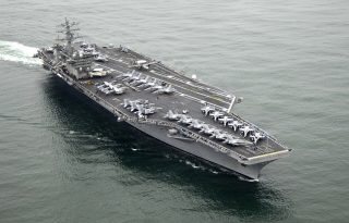 Foto del USS Nimitz, una auténtica base aérea móvil. Foto: Wikipedia