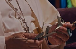 El papa ha subido un video en las redes sociales en la que invita, en varios idiomas, a rezar con él por la paz en el mundo. Foto: Tomada de Internet