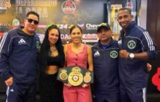 La campeona panameña Nataly Delgado (cent.), junto a Yanissa  Castrellón, ambas en Nicaragua, listas para sus combates. Foto:Insgram