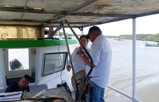 Personal de la Arap inspecciona un barco pesquero. Foto: Cortesía