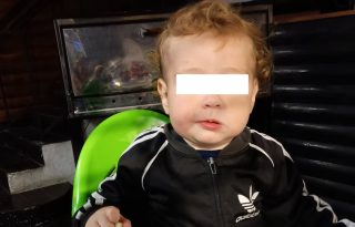 La madre de Dante es manicurista. 